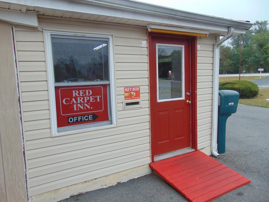 Red Carpet Inn Duncannon New Buffalo Exterior photo