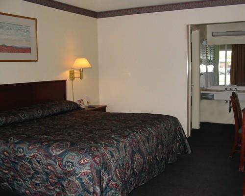Red Carpet Inn Duncannon New Buffalo Room photo
