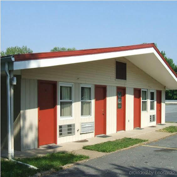 Red Carpet Inn Duncannon New Buffalo Exterior photo