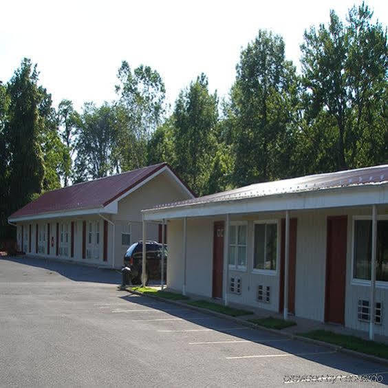 Red Carpet Inn Duncannon New Buffalo Exterior photo