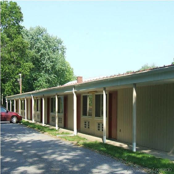 Red Carpet Inn Duncannon New Buffalo Exterior photo