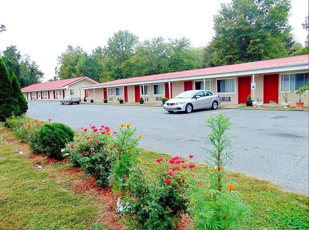 Red Carpet Inn Duncannon New Buffalo Exterior photo